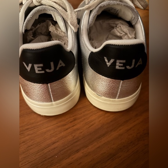 Veja Campo Leather Sneakers - Picture 6 of 8